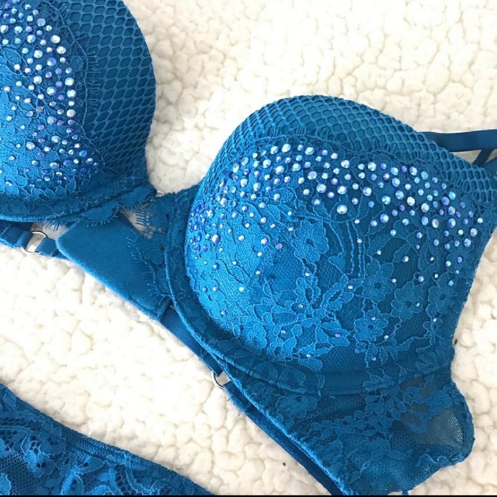 32C VICTORIAS SECRET very sexy push up bra - Picture 1 of 6